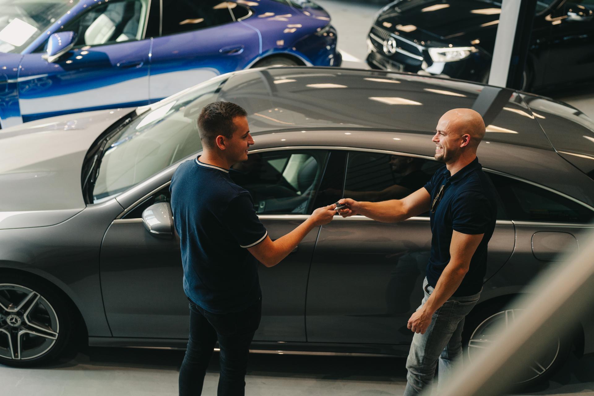 Overdracht van autosleutels bij verkoop of aankoop van wagen