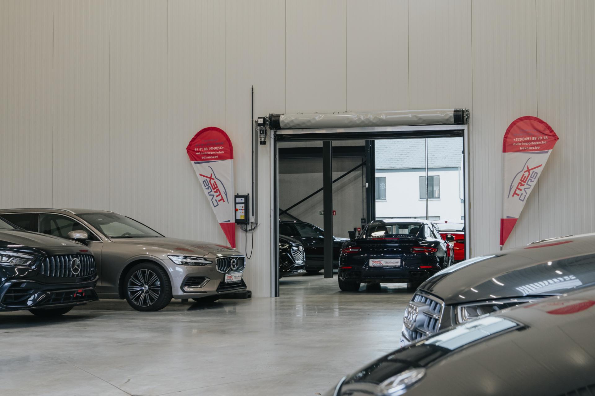 Premium wagens in de showroom van Trex Cars, specialist in auto importeren uit Nederland en andere EU-landen