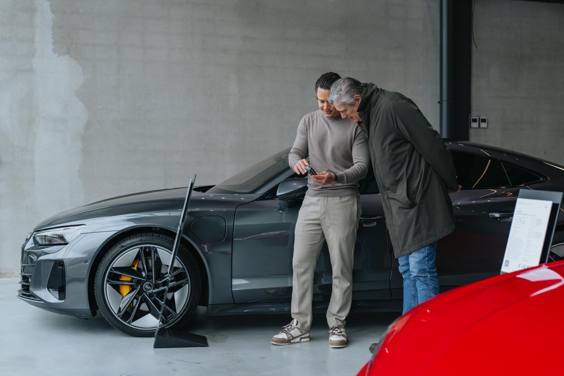 Controle van lak en carrosserie bij aankoopadvies auto